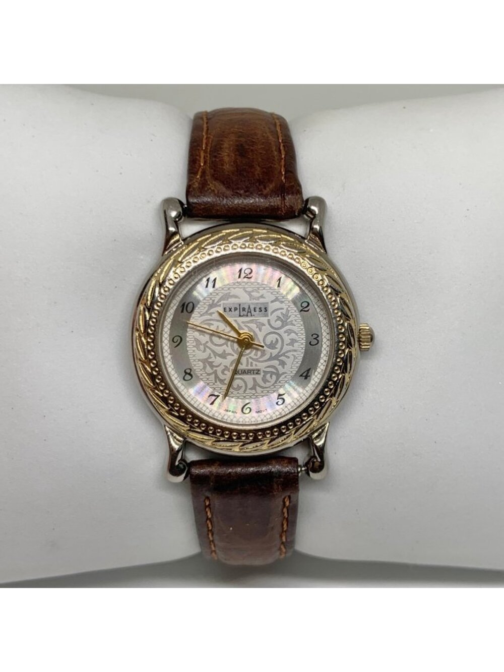 Vintage La express women’s silver gold tone watch 29mm  quartz analog running